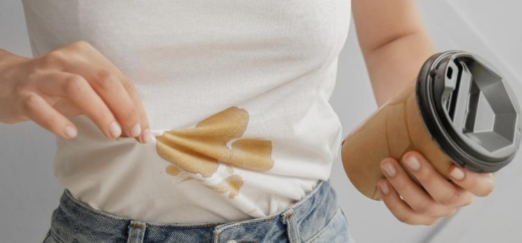 Vetvlek uit kleding verwijderen: zo doe je dat zonder paniek
